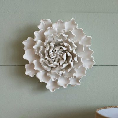 Flor decorativa para pared o mesa color blanco de cerámica
